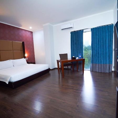 Noola Hotel Cilacap Extérieur photo