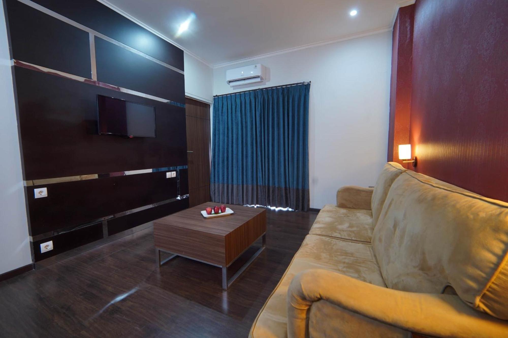 Noola Hotel Cilacap Extérieur photo